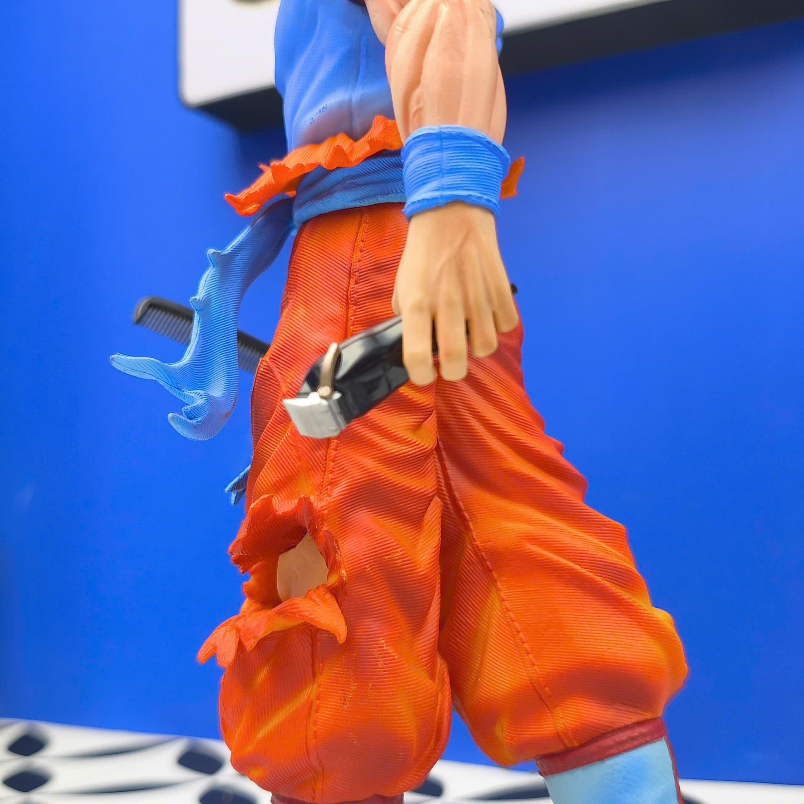 Mô Hình Tiệm Tóc Barber Son Goku Super Saiyan Blue Decor Cao 30cm