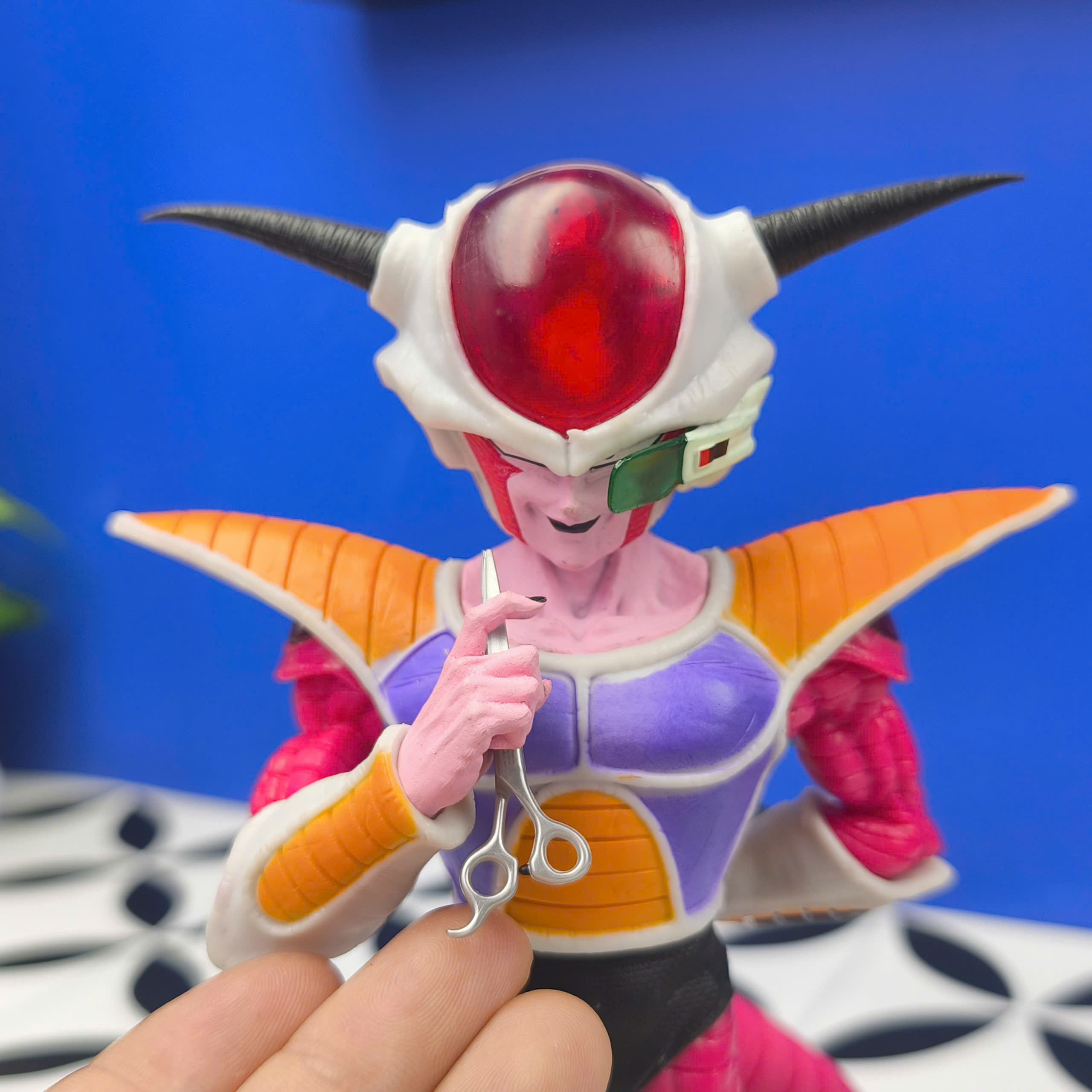 Mô Hình Tiệm Tóc Barber Frieza Cao 21cm