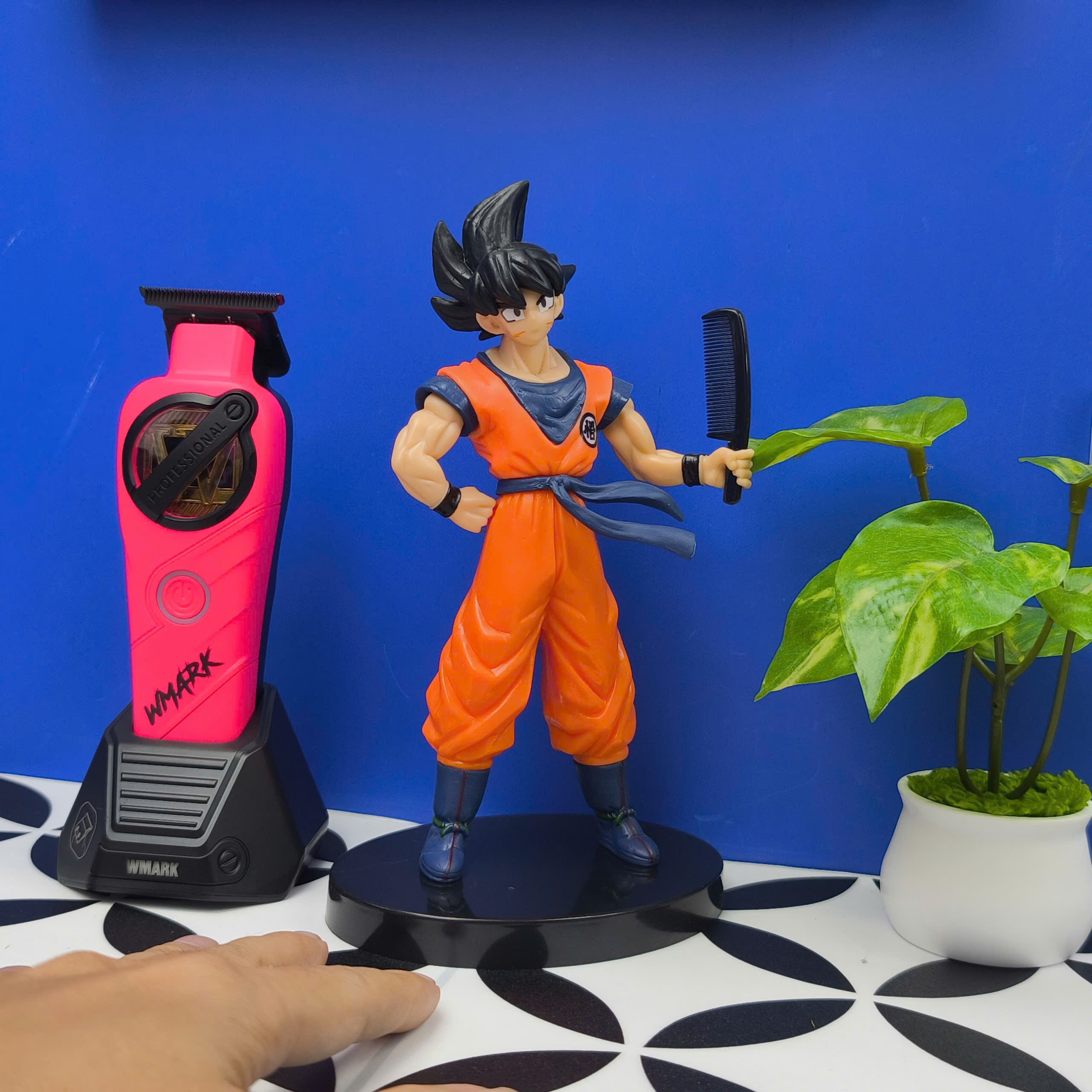 Mô Hình Tiệm Tóc Barber Goku Đồng Phục Cam Cao 17cm