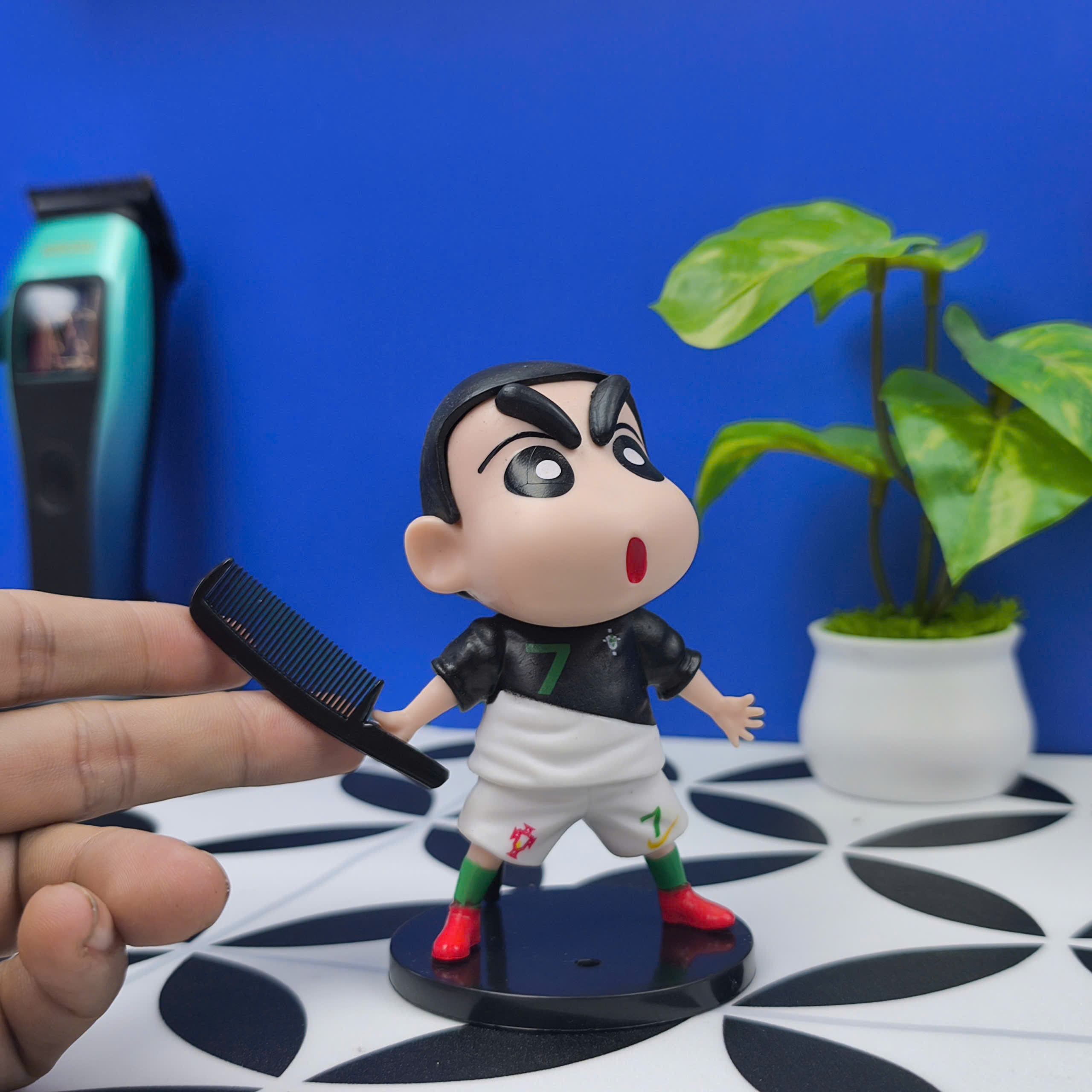 Mô Hình Tiệm Tóc Shin CR7 Barber Đẳng Cấp Sân Cỏ Cao 11cm