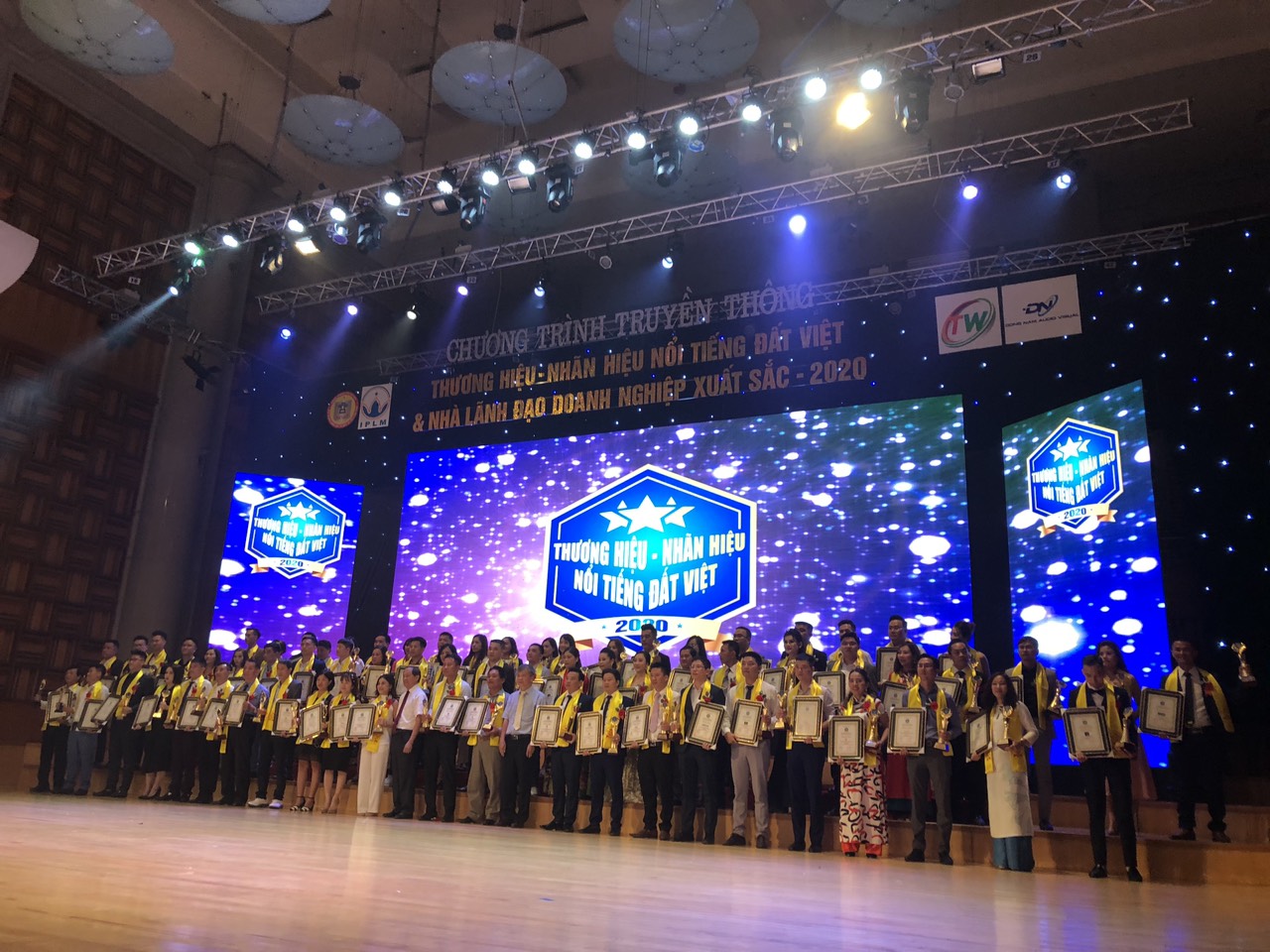 Thương hiệu loa QC PRO lọt TOP 50 THƯƠNG HIỆU - NHÃN HIỆU NỔI TIẾNG ĐẤT VIỆT 2020