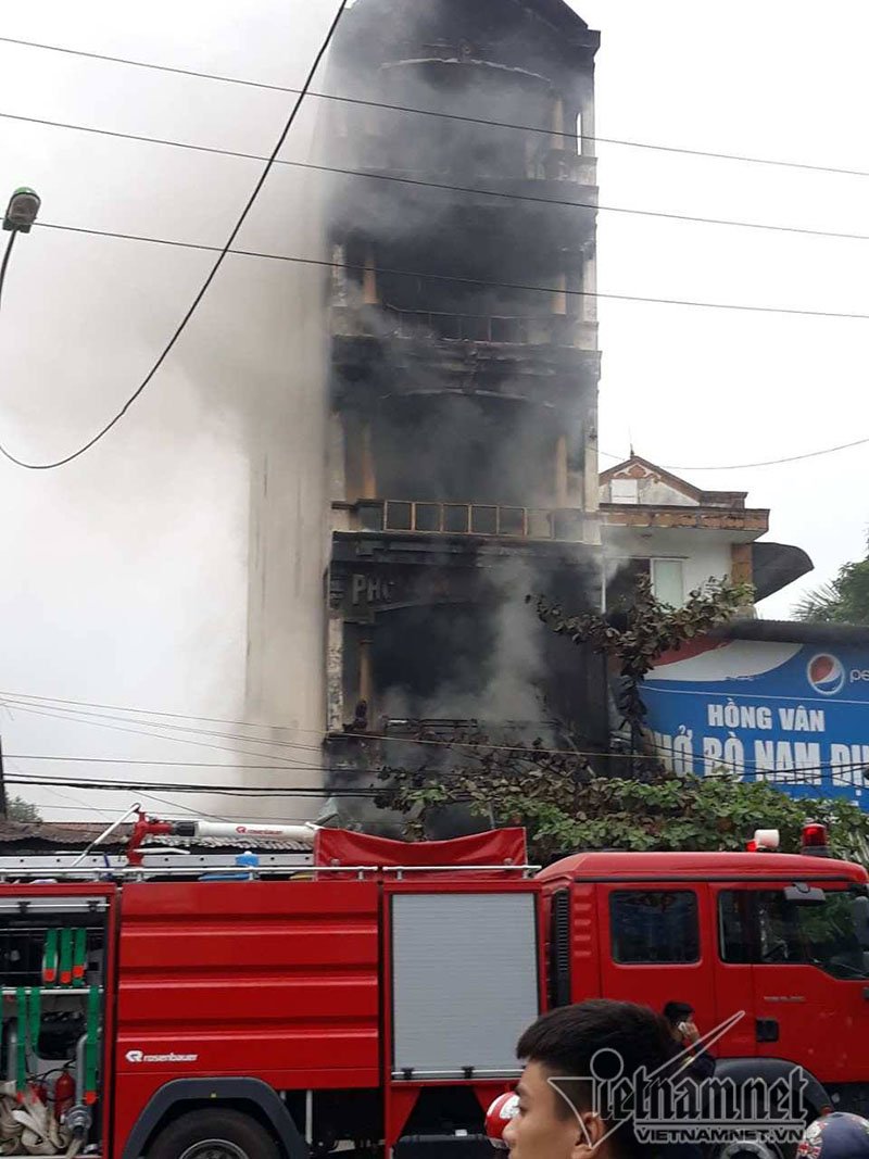 ha-noi-chay-nha-5-tang-luc-nua-dem-2-chi-em-tu-vong