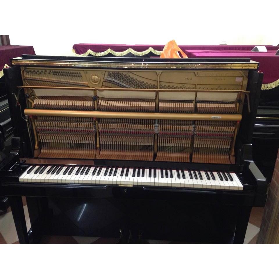 Piano đứng UX-3 màu đen bóng