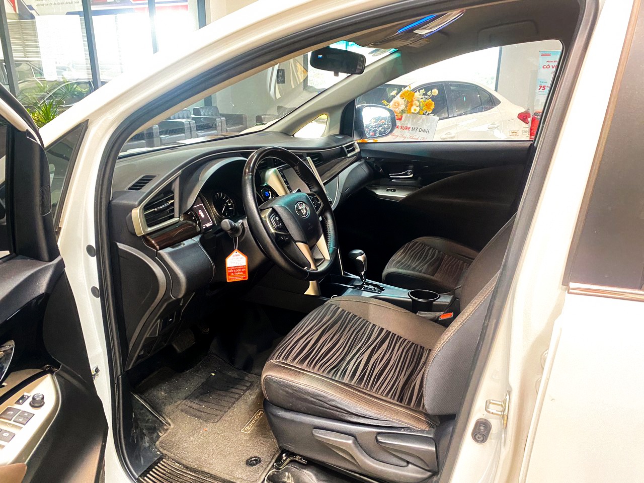 TOYOTA INNOVA VENTUNER