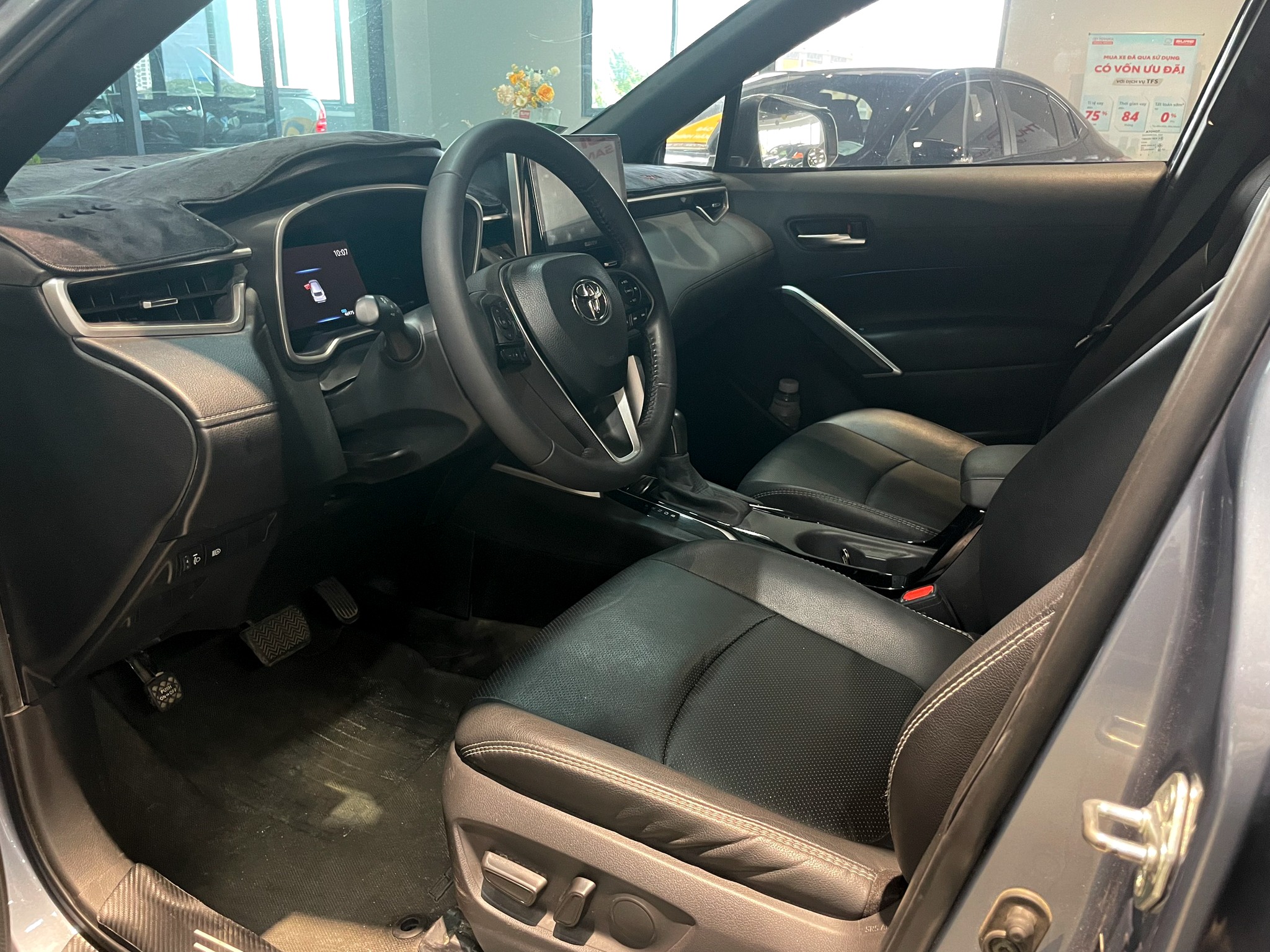 TOYOTA COROLLA CROSS HYBRID