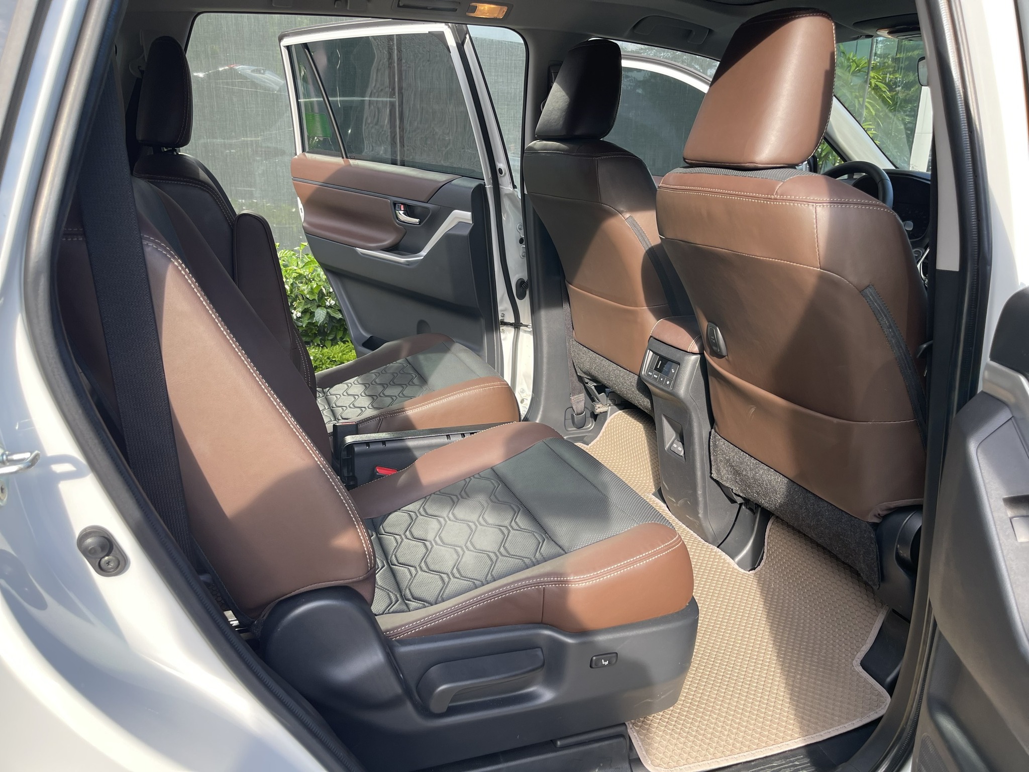 TOYOTA INNOVA CROSS HYBRID