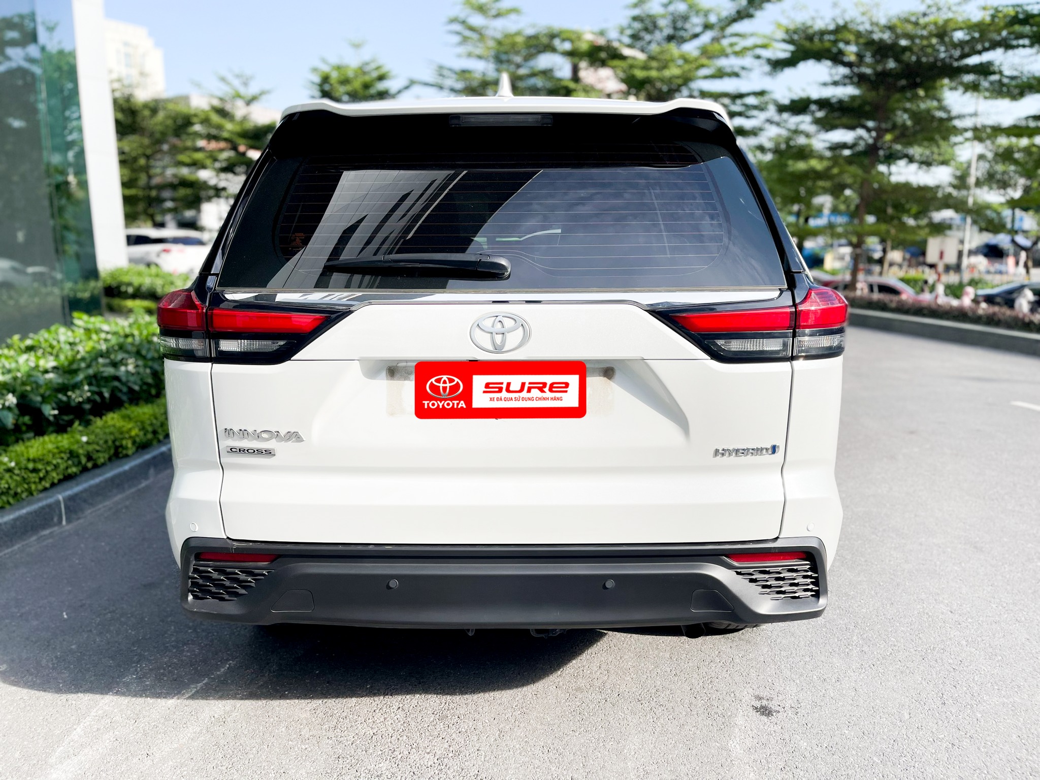 TOYOTA INNOVA CROSS HYBRID