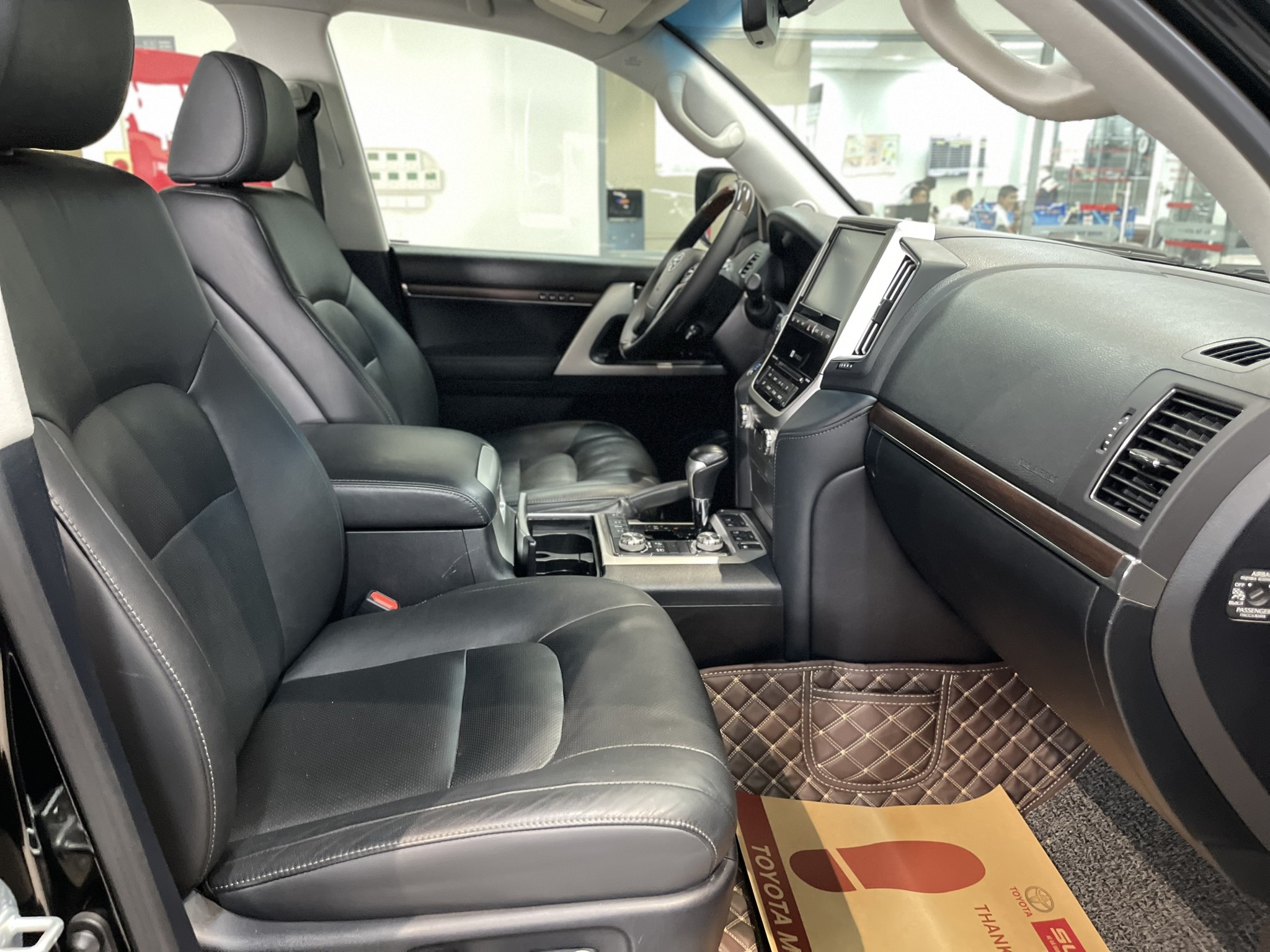 TOYOTA LAND CRUISER VX 4.6 V8