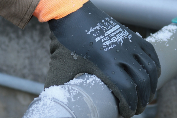 Nên chọn các dòng găng tay chịu nhiệt có đầy đủ chứng chỉ CO/CQ