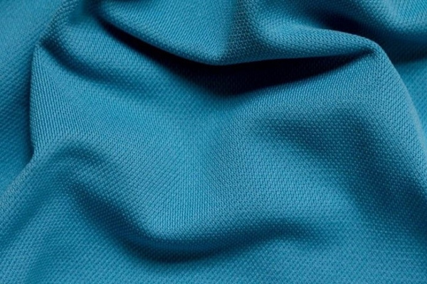 Vải Polyester kết hợp độ bền chống nhăn của polyester và tính thoáng mát của cotton