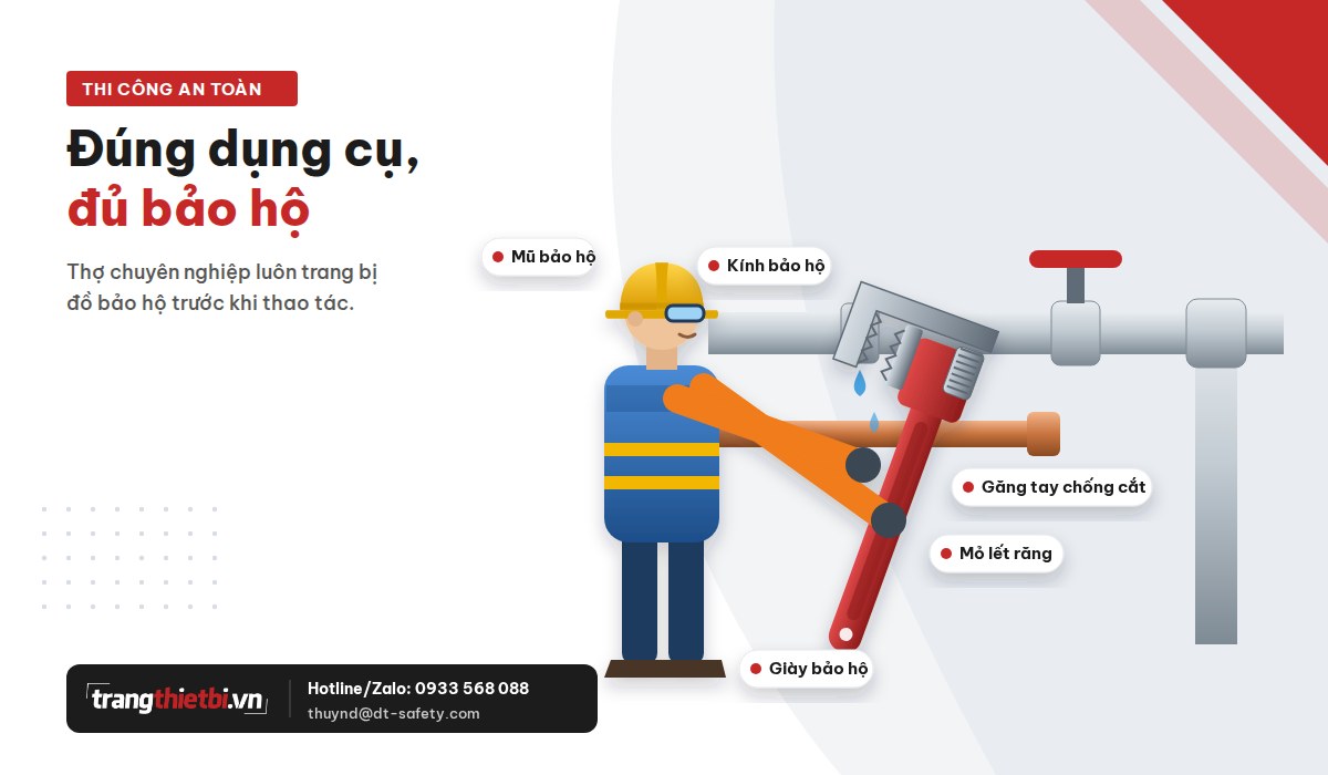 Thợ mang đủ đồ bảo hộ, dùng mỏ lết răng siết khớp nối đang rò nước