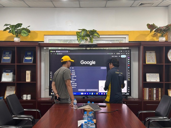 lắp đặt khung tương tác tại Nhất Tín Logistics