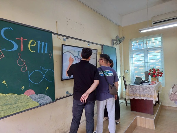 khung cảm ứng GAOKEview biến tivi thành màn hình tương tác