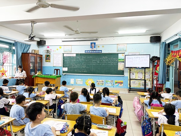 Lắp đặt khung cảm ứng tương tác tại trường Tiểu học thuộc địa bàn TP.HCM