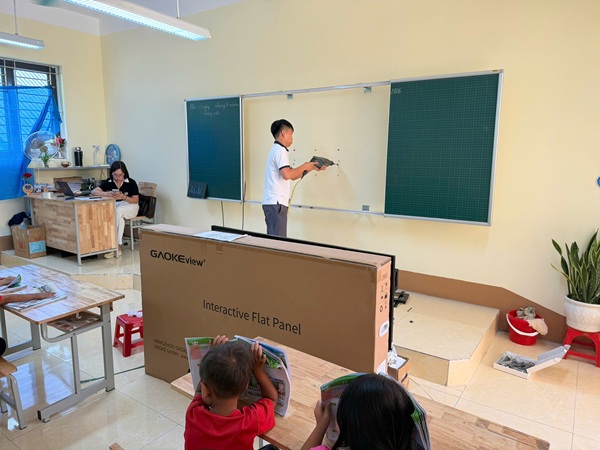 màn hình tương tác GAOKEview tại trường Tiểu học và THCS Suối Bu