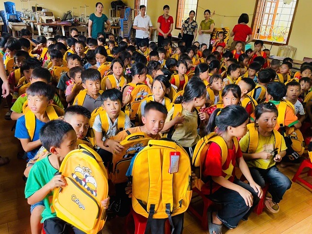 Balo học sinh làm từ thiện có sẵn – Giải pháp cho các chuyến đi gấp