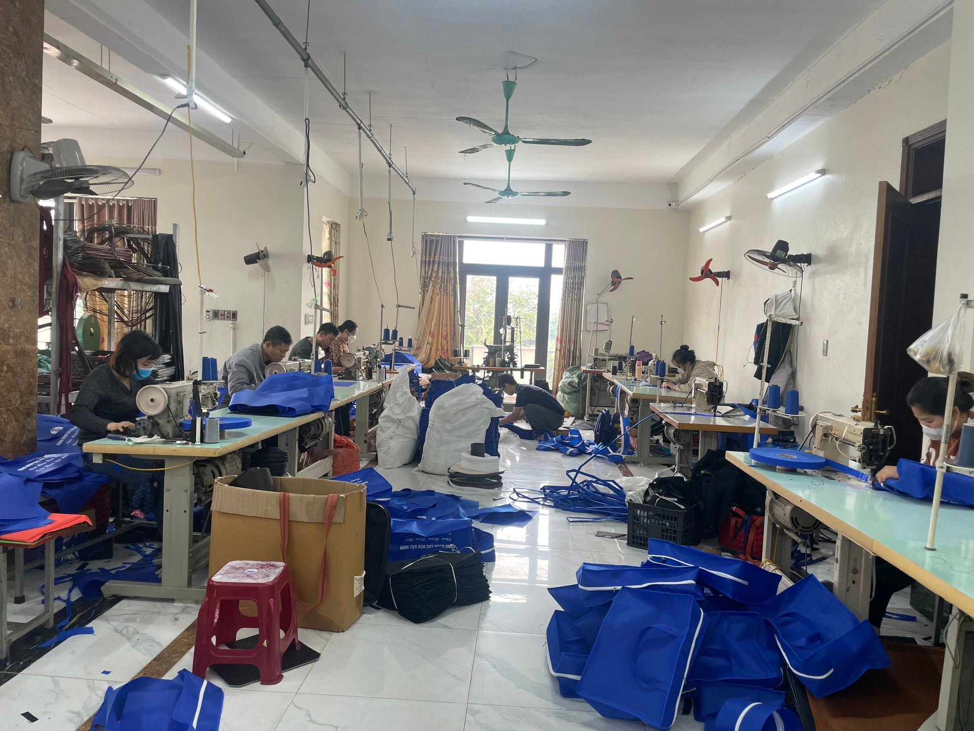 Xưởng may balo quà tặng trường đại học trên toàn quốc