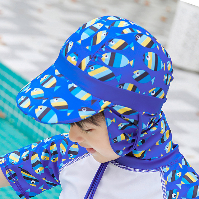 Nón bơi chống nắng cho bé đi biển