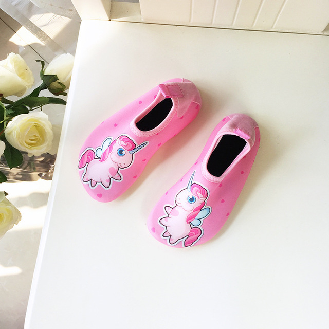 Giầy đi biển cho bé chống trơn trượt họa tiết siêu dễ thương