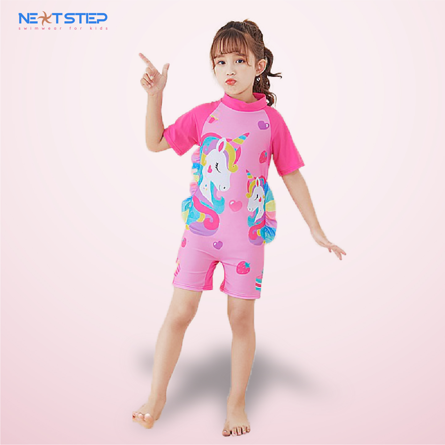 Đồ bơi bé gái liền thân tay ngắn bao gồm nón bơi họa tiết kỳ lân