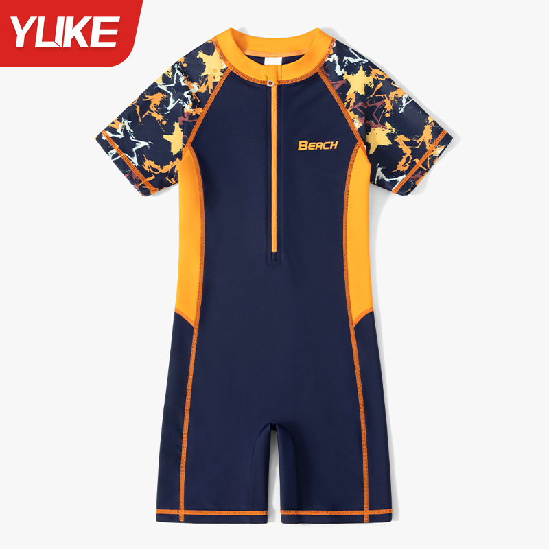 Đồ bơi bé trai liền thân tay ngắn quần ngắn hiệu YUKE - Họa tiết thể thao cho bé từ 15 đến 38kg