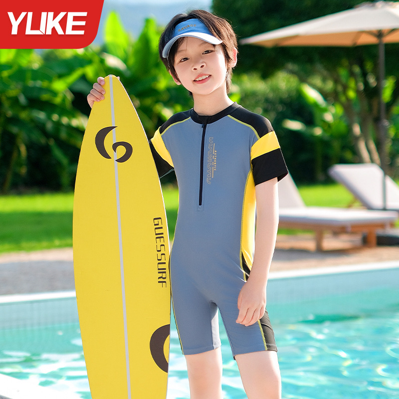 Đồ bơi bé trai liền thân tay ngắn quần ngắn hiệu YUKE- 3 sắc màu năng động cho bé trai từ 15 đến 38kg