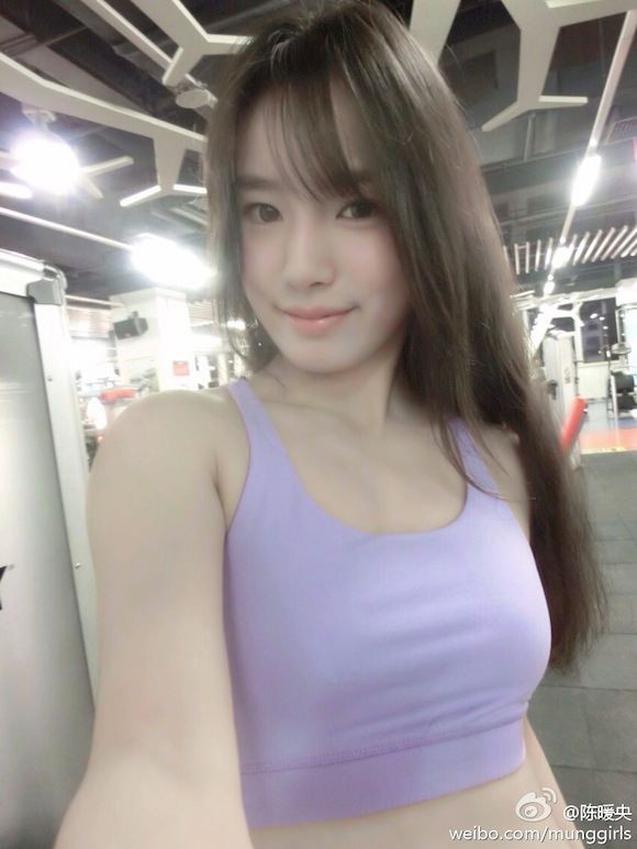 hot-girl-tap-the-hinh-gay-sot-cong-dong-mang