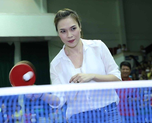 ca-si-my-tam-tro-tai-danh-bong-ban-truoc-cac-tay-vot-sea-games