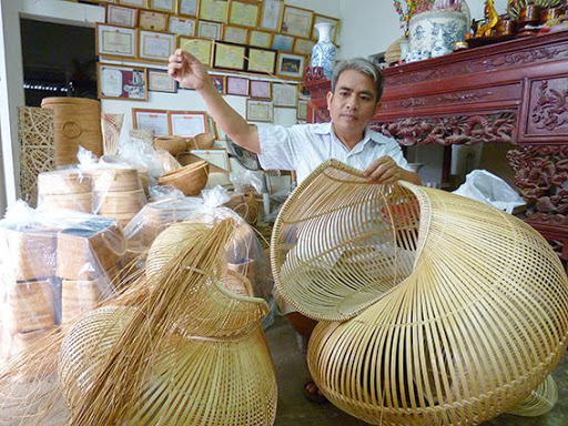 Độc lạ, sang chảnh với bánh trung thu cá vàng vỏ mây tre đan