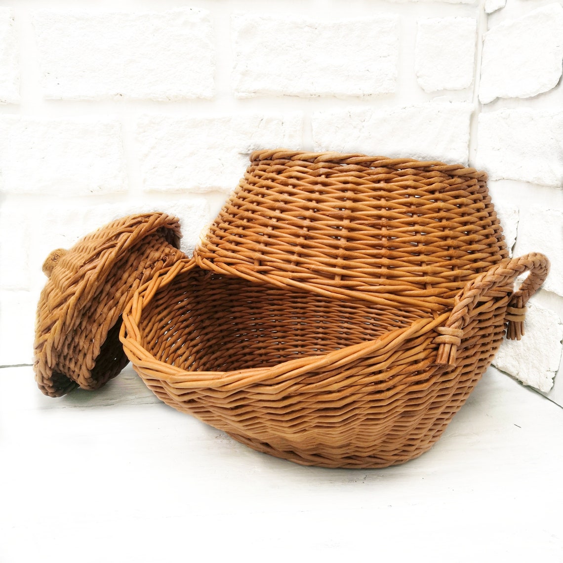 Rattan basket for onions potatoe and garlic 04