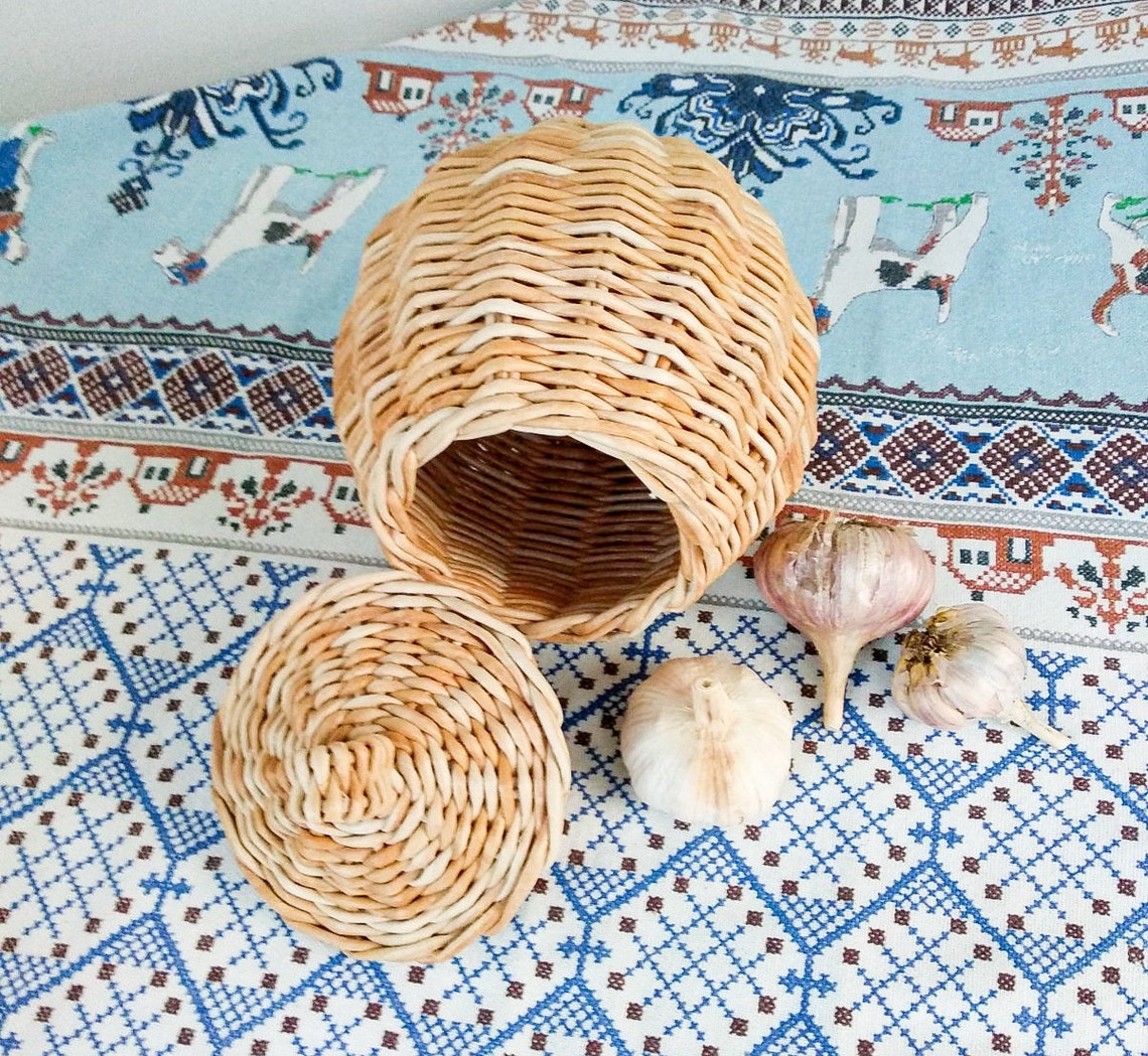 Rattan basket for onions potatoe and garlic 18