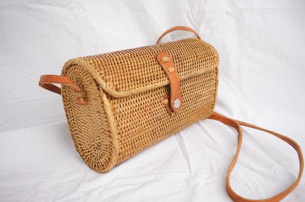2020 Hot Fashion Handmade Woven Wicker Rattan Rectangular Purses and Handbags for Ladies with Leather Strap