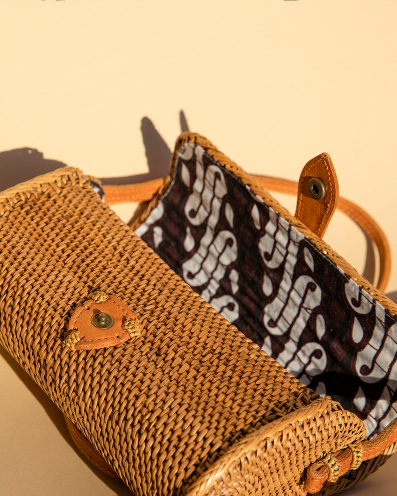 2020 Hot Fashion Handmade Woven Wicker Rattan Rectangular Purses and Handbags for Ladies with Leather Strap