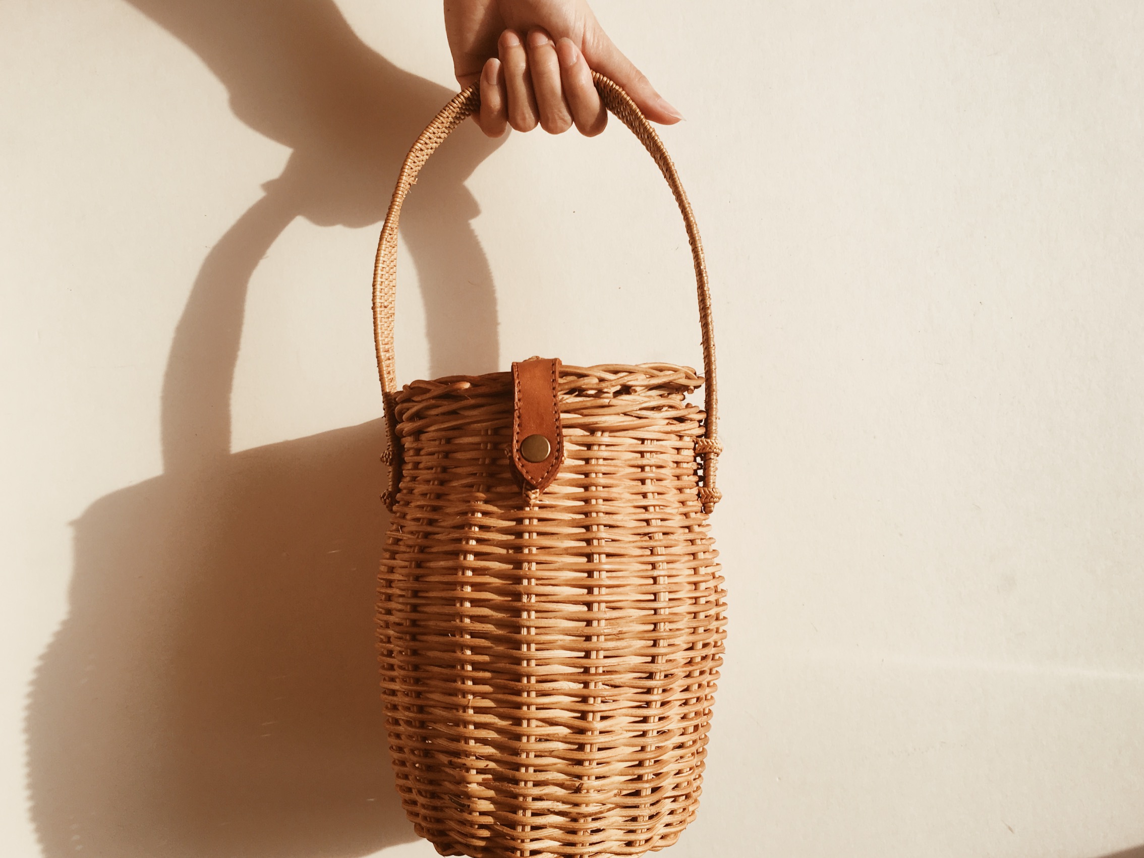 New Trending Fashion 2020 Beauty Women Rattan Handmade Straw Wicker handbags with Round Lid and Handles