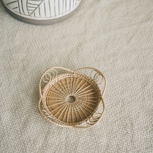 A set of 4 Round Flowers Hand Woven Rattan Placemat for Home Decor with Heat Resistant made in Vietnam