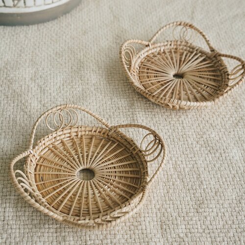 A set of 4 Round Flowers Hand Woven Rattan Placemat for Home Decor with Heat Resistant made in Vietnam