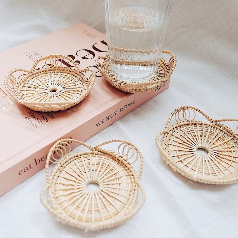 A set of 4 Round Flowers Hand Woven Rattan Placemat for Home Decor with Heat Resistant made in Vietnam