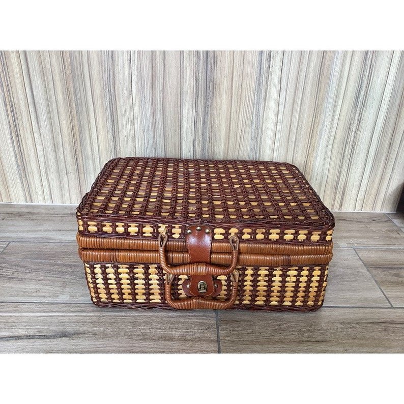 Best choice Wicker Picnic Basket Suitcase for picnic outdoor camping