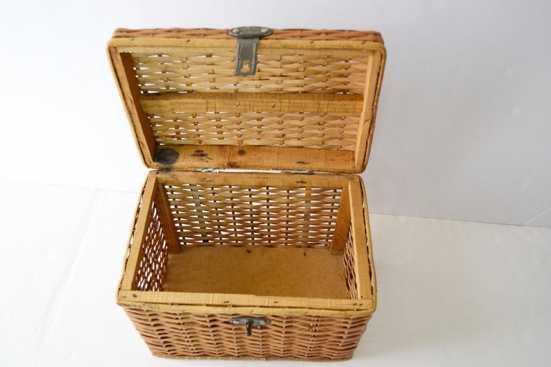 Must have Wicker Basket Bottle Suitcase Storage Picnic Beach Camping Basket