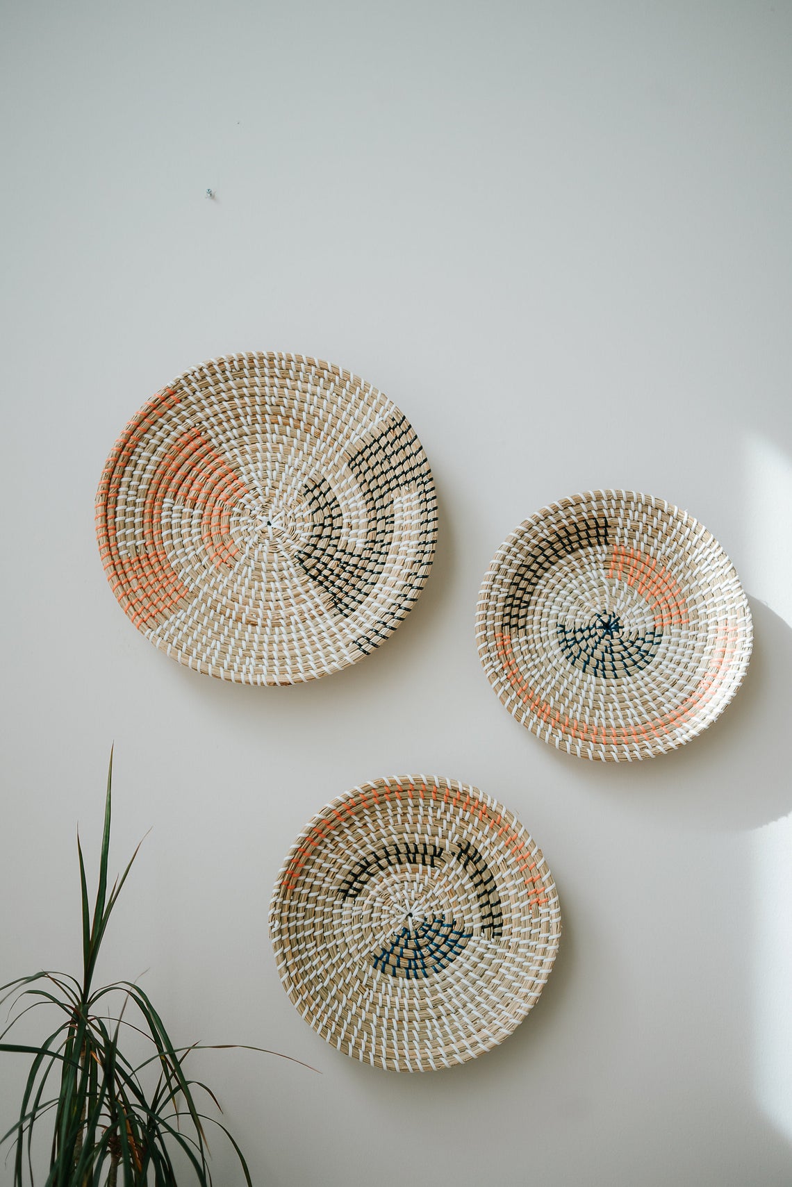 Set of 3 Wall Hanging Baskets Decor, Woven Tabletop Basket, Seagrass Woven Wall Basket Plates