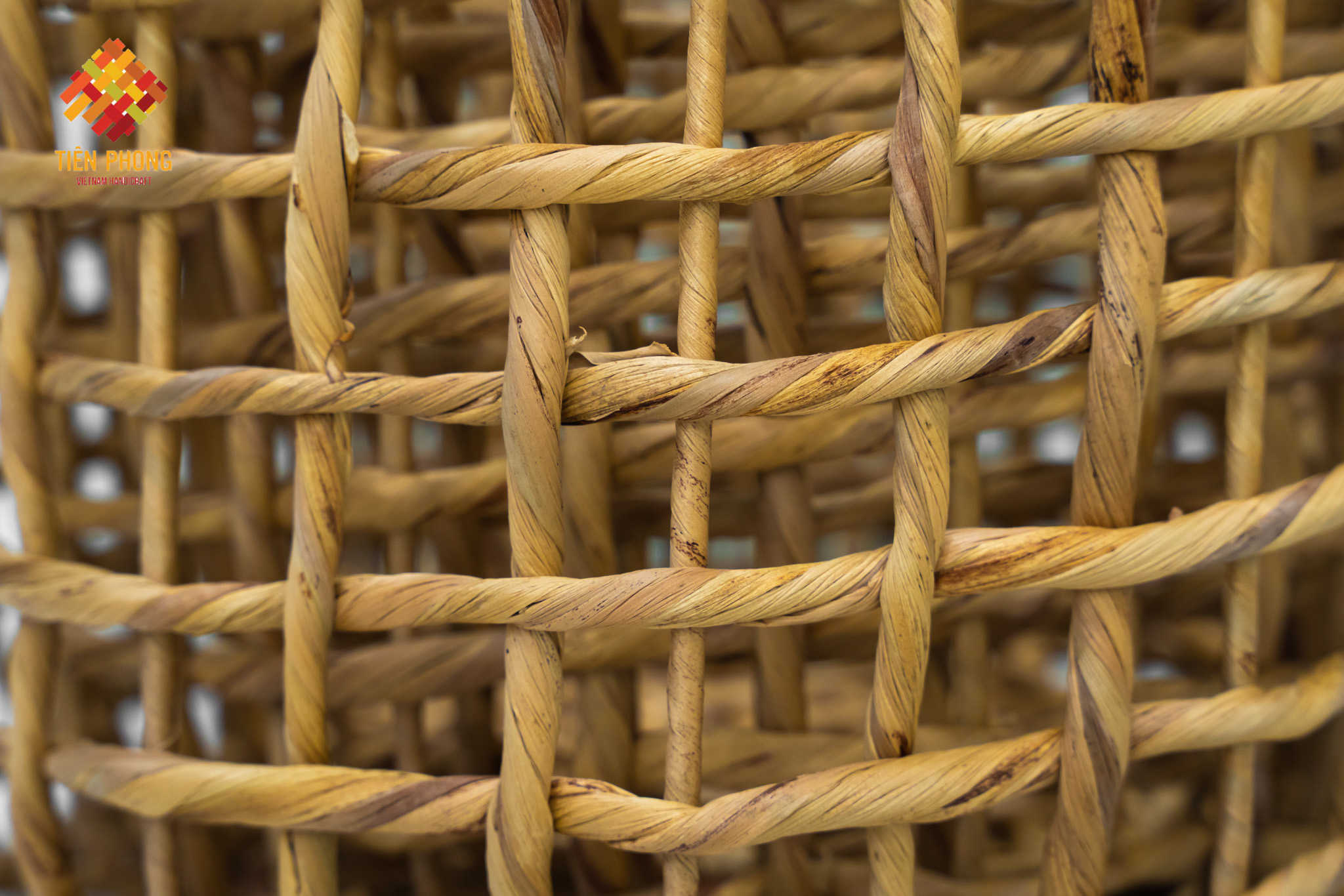 Beautiful water hyacinth storage baskets with handle made in Vietnam