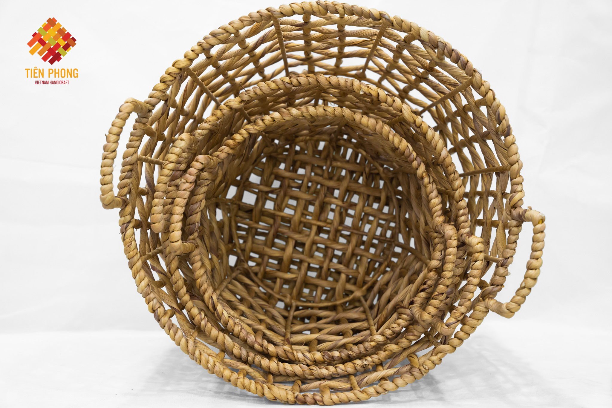 Beautiful water hyacinth storage baskets with handle made in Vietnam