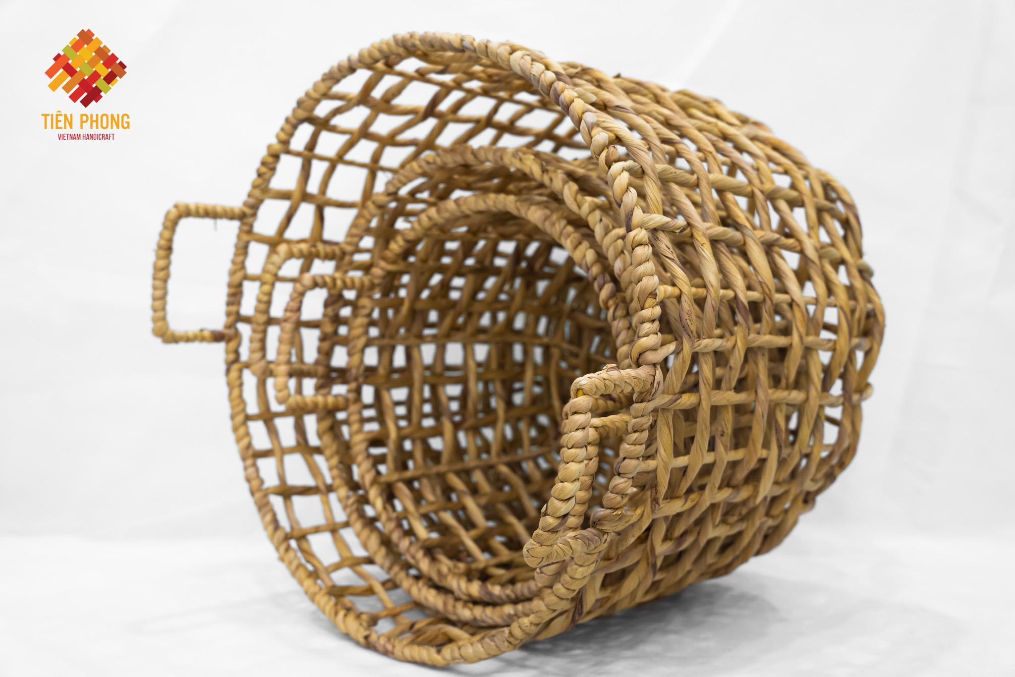 Beautiful water hyacinth storage baskets with handle made in Vietnam