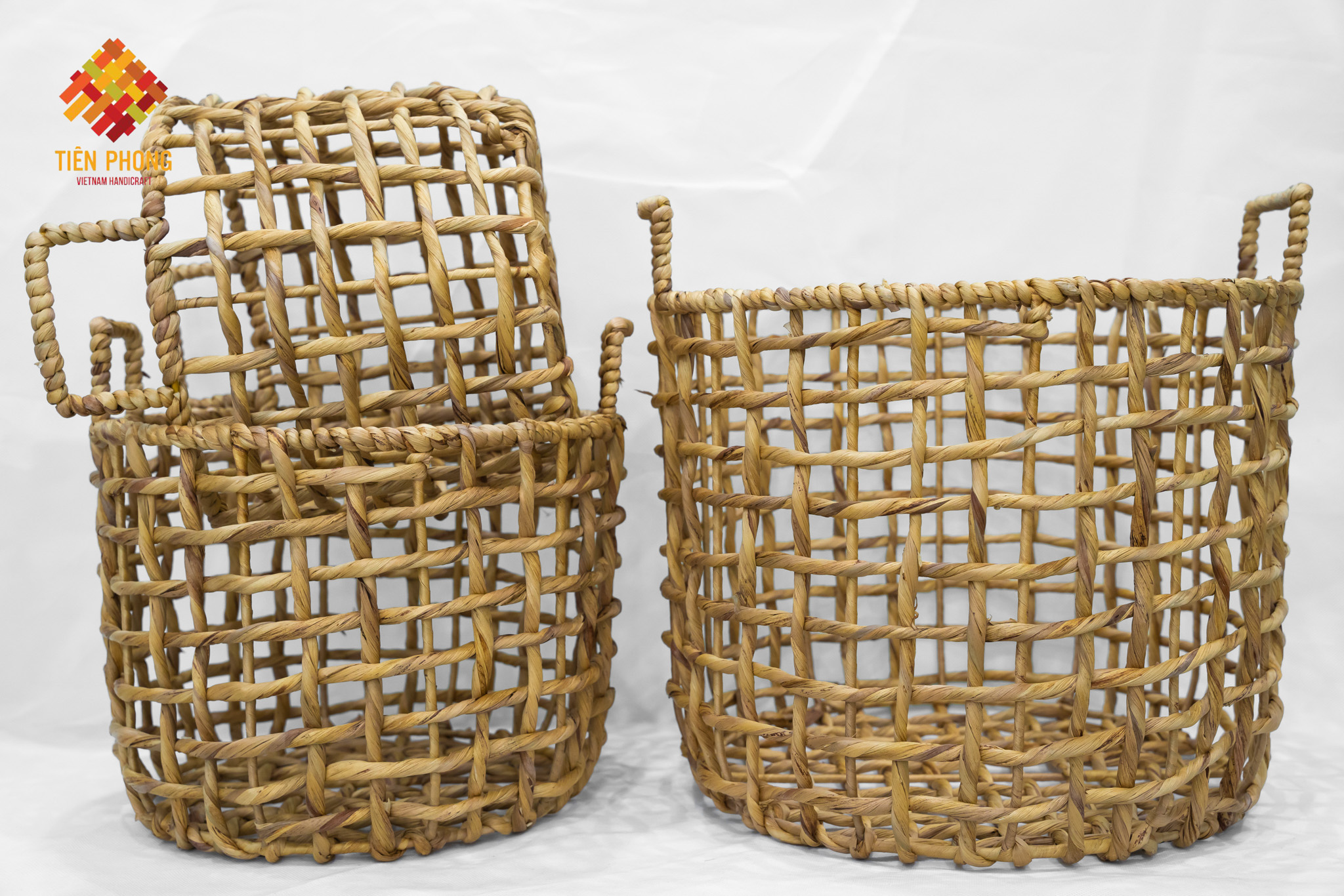 Beautiful water hyacinth storage baskets with handle made in Vietnam