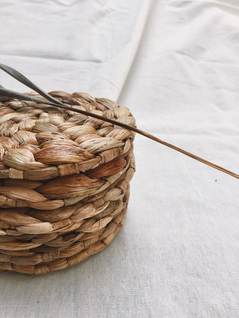 Retail Cheapest Price A Set of 5 Vietnamese Natural Hand Woven Water Hyacinth Placemat for Cups