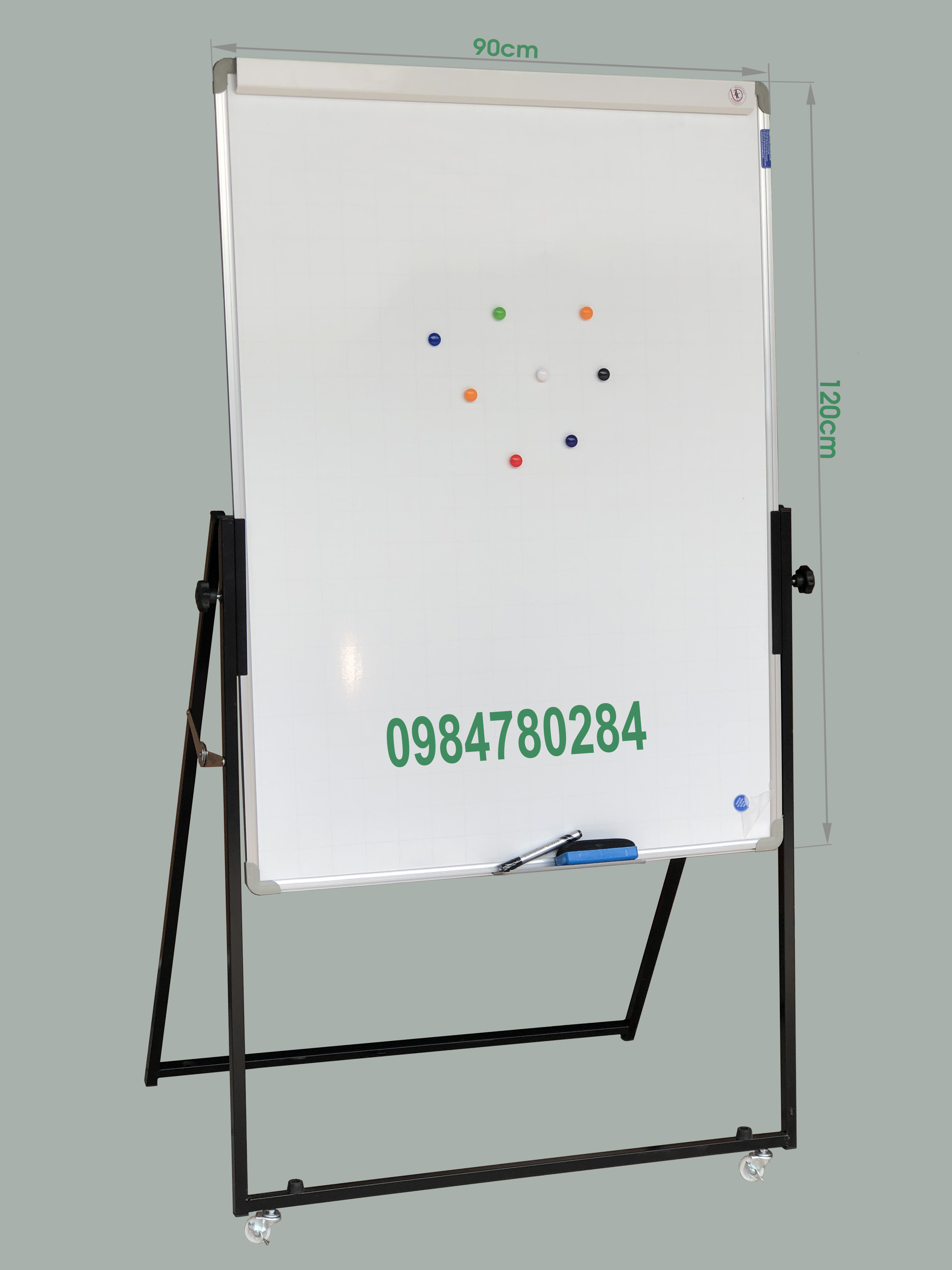 Với Bảng Flipchart Eco chân gấp, bạn sẽ có thể dễ dàng trình chiếu ý tưởng của mình một cách thuyết phục và chuyên nghiệp nhất. Đây là sản phẩm lý tưởng để sử dụng tại các buổi họp, đào tạo hoặc giảng dạy. Hãy chứng tỏ khả năng thuyết trình của bạn với Bảng Flipchart chất lượng cao này!