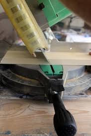 Tự tay thiết kế kệ treo tường hình tổ ong lạ mắt