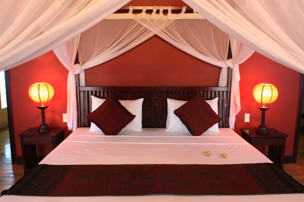 Ngắm nghía một số mẫu giường ngủ đẹp cho các cặp vợ chồng sắp cưới.