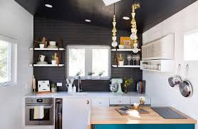 Trang trí bếp xinh với  hai gam màu đen trắng