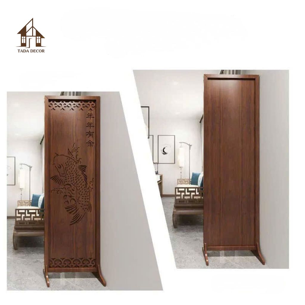 Vách bình phong cá chép VBP928 nổi bật trong không gian phòng khách sang trọng và hiện đại.